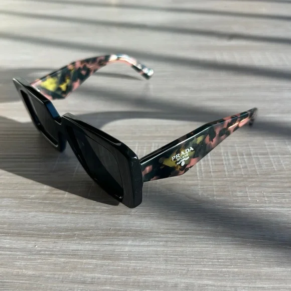 Prada Women's Black and Pink Sunglasses - Picture 2 of 5